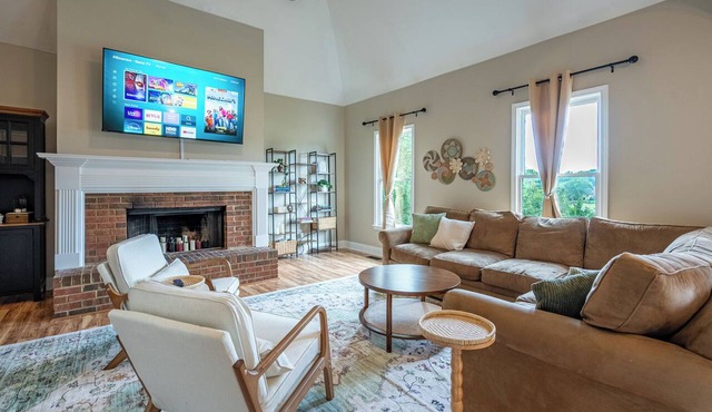 LakePoint 4BR Retreat with Game Room