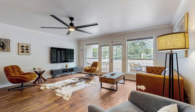 ‘Lakeside Getaway’ w/Patio on Lady Bird Lake