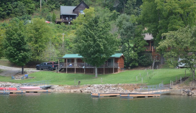 Lakeside Paradise, NEW Boat Dock, Steps to Water, Canoe & Firepit