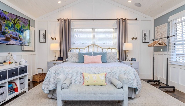 Lakeside Retreat Lake Lanier-Enjoy fall with amazing hiking and wineries!