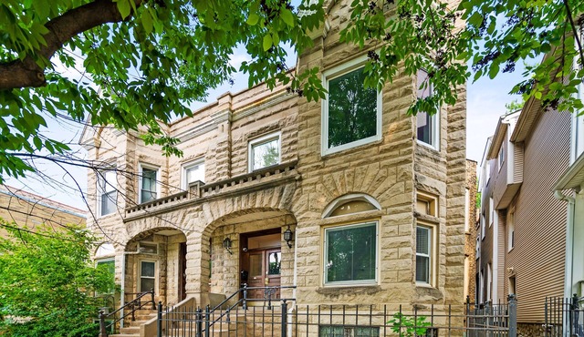 Lakeview Lux - 20min to Wrigley - Free Parking - Sleeps 17+