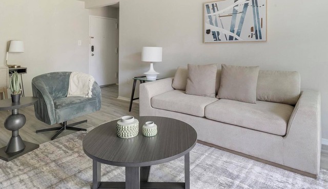 Landing | Amazing 2BD, Pool, Gym