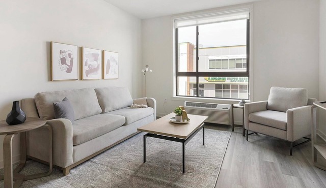 Landing | Beautiful 1BD, Courtyard, Gym
