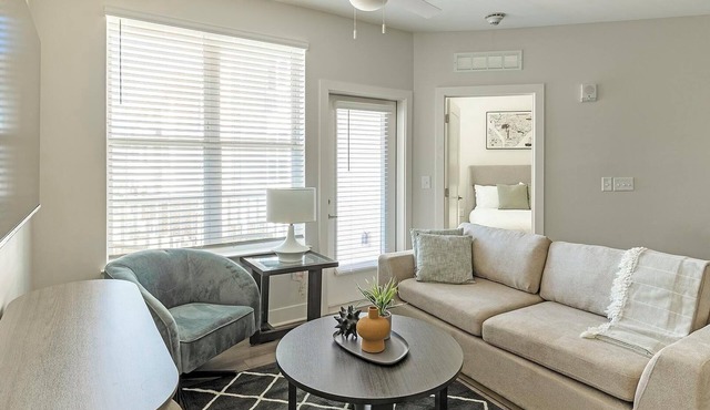 Landing | Beautiful 2BD, Pool, Clubhouse