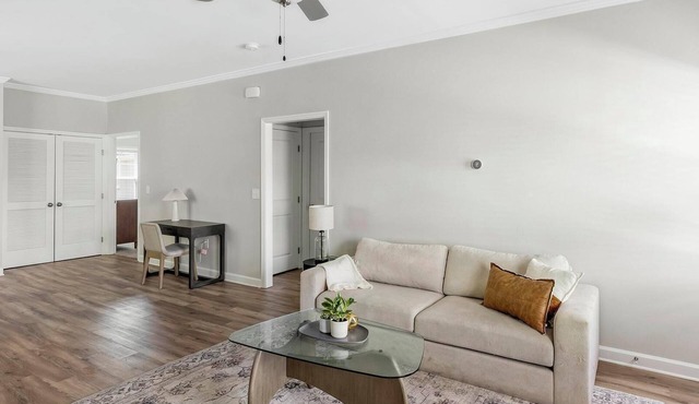 Landing | Beautiful 2BD, Pool, Clubhouse
