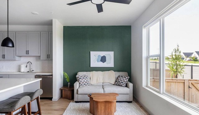 Landing | Beautiful 3BD, Clubhouse, Pool