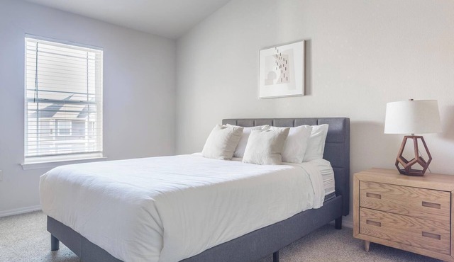 Landing | Chic 1BD, Courtyard, Pool