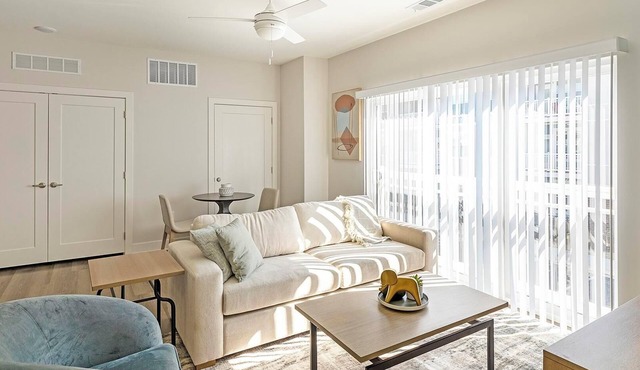 Landing | Chic 1BD, Pool, Clubhouse
