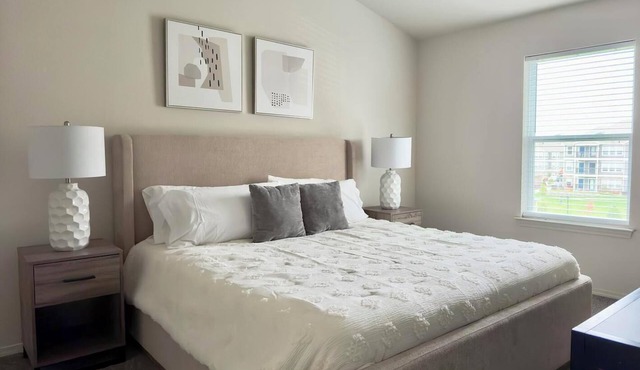 Landing | Chic 1BD, Pool, Gym