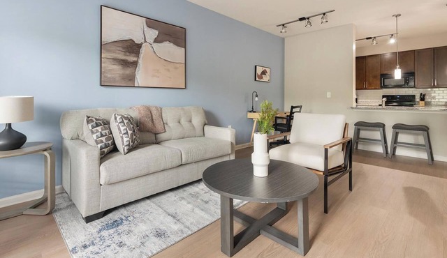 Landing | Chic 1BD, Gym, Pool