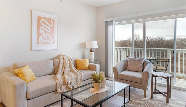 Landing | Chic 1BD, Pool, Clubhouse