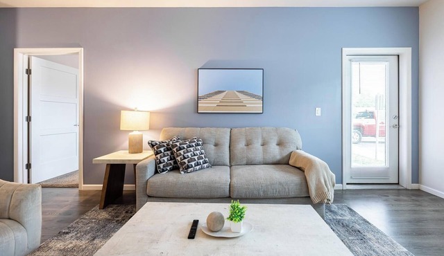 Landing | Chic 2BD, Pool, Game Room