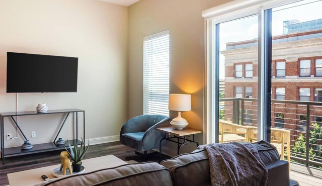 Landing | Incredible 1BD, Gym, Rooftop Lounge