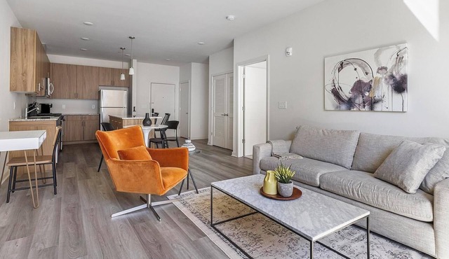 Landing | Modern 1BD, Courtyard, Gym