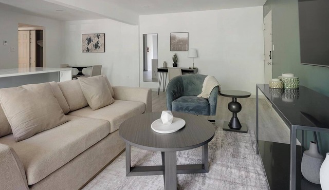 Landing | Modern 1BD, Gym, Pool