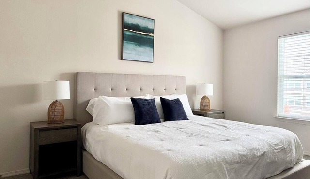 Landing | Modern 1BD, Gym, Pool