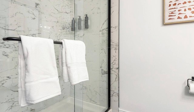 Landing | Modern 1BD, Gym, Yoga Studio