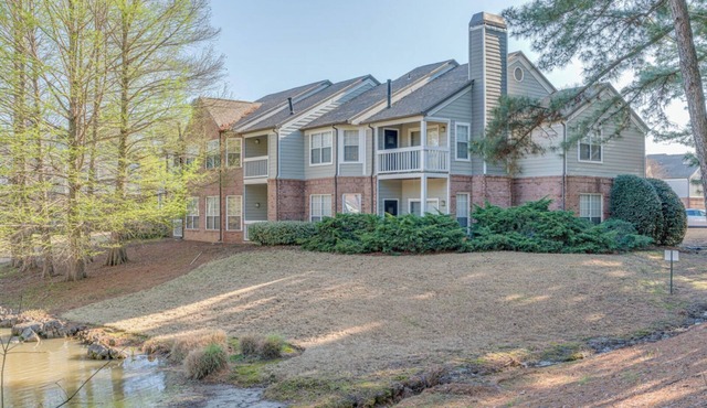 Landing | Modern 1BD, Pool, Gym