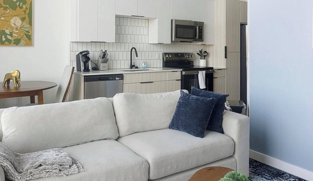 Landing | Modern Studio, Courtyard, Gym