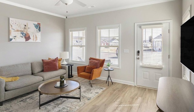 Landing | Spectacular 1BD, Pool, Clubhouse