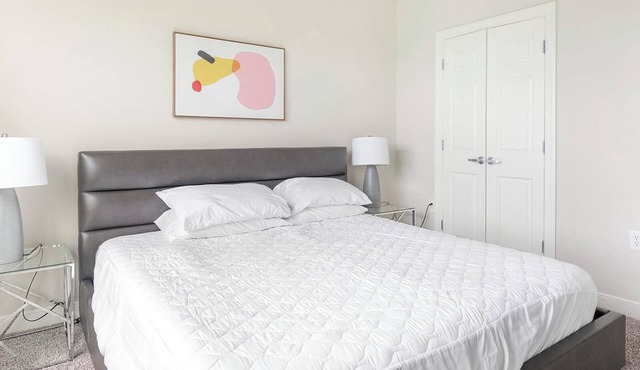 Landing | Spectacular 1BD, Gym, Courtyard