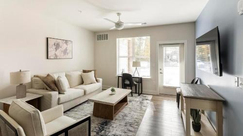 Landing Stunning 1BD Gym Pool