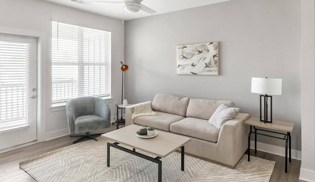 Landing | Stunning 1BD, Gym, Clubhouse