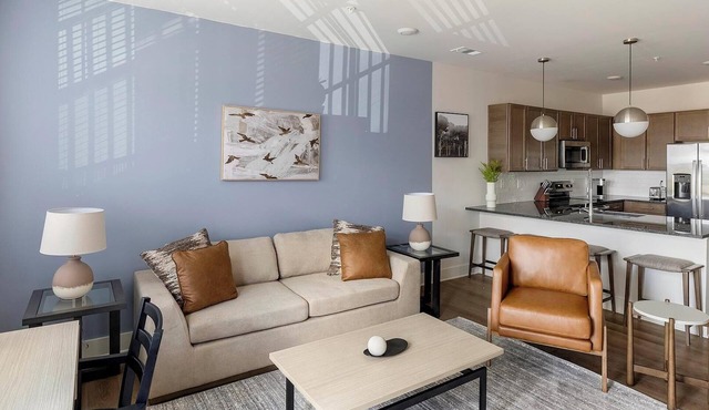 Landing | Stunning 2BD, Gym, Clubhouse