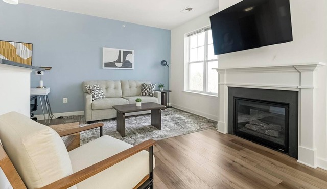 Landing | Stunning 2BD, Pool, Gym