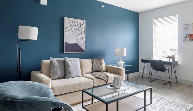 Landing | Stylish 1BD, Pool, Gym