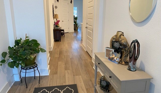 Large 5-Bedroom Georgetown Getaway/Minutes to Blue Hole Park + Historic Square