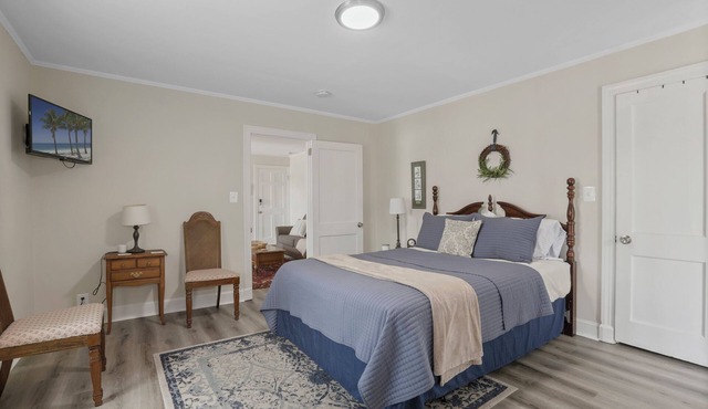 Large Apartment near Mary Washington with full kitchen & in-unit laundry