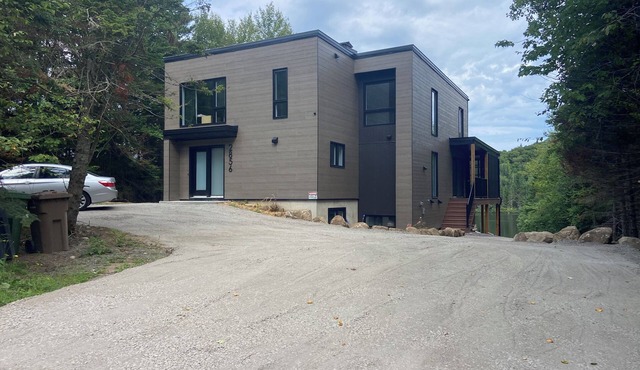 Large chalet ideal for enjoying nature's calm and family fun in Saint-Adolphe-d'Howard