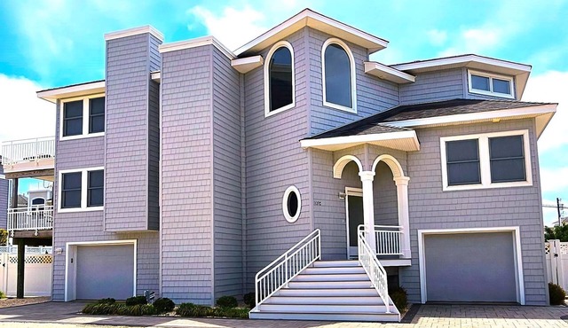 Large Contemporary Ocean Block Home