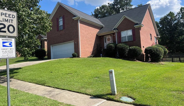 Large cozy 3-bedroom house in awesome Columbia with AC, WiFi