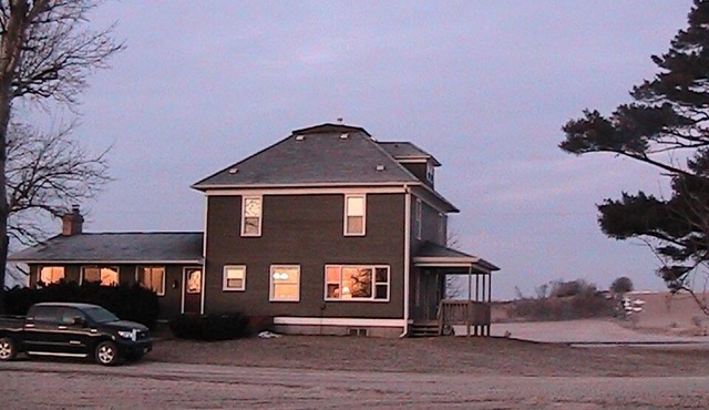 Large cozy hunting lodge rental