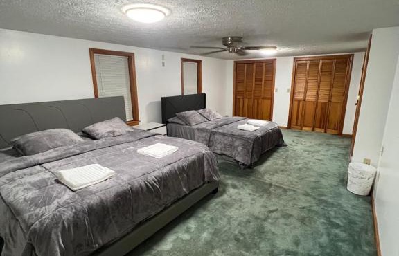 Large Private Room with shared bathroom (Room #4)