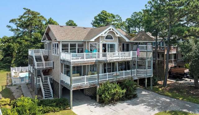 Lighthouse Jewel: Private Pool/Hot Tub/Sound Views