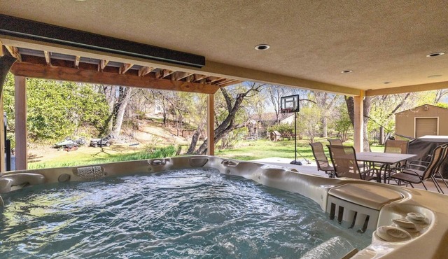 Lime Creek Retreat - Central Downtown