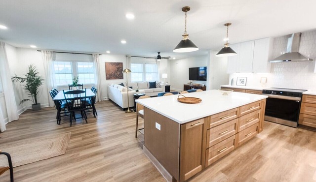Lindsay Haven | Spacious 5BR Retreat Sleeps 12 Perfect for Groups & Gatherings