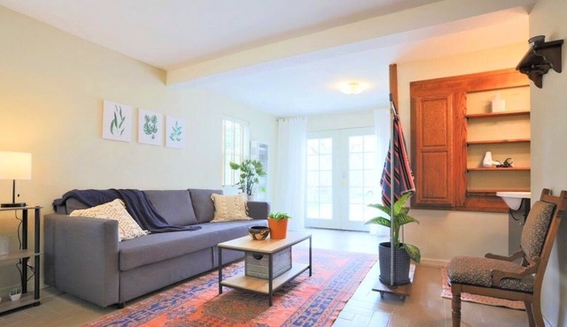 Loftium | Charming Guest Suite In a Desirable Neighborhood
