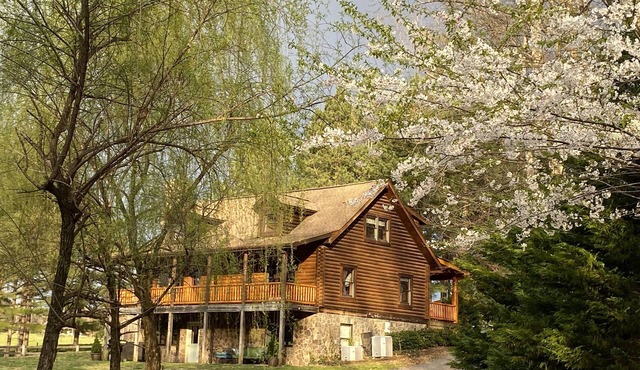 Log home on secluded horse & cattle farm
