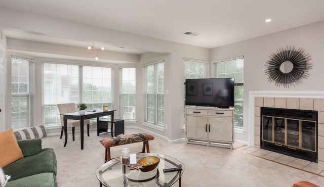 Long-Term Stay Condo in Lovely Northern VA Community - Just 8 miles to DC