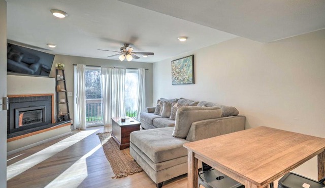 Lovely Iowa City Townhome ~ 3 Mi to Dtwn!