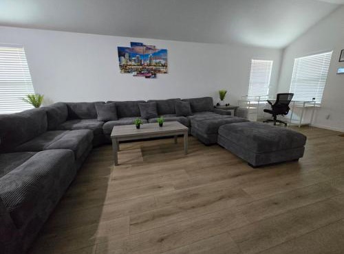 Lovely New Home near Resort Downtown OU Hospitals