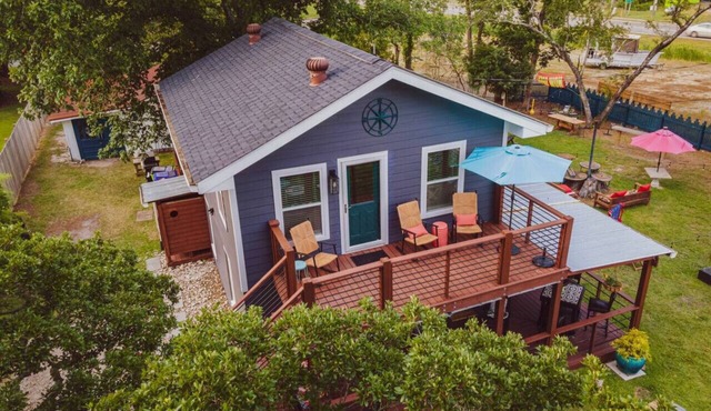 Low Tide Loft | Private Loft Above Beaufort`s Best Cafe · Dog Friendly