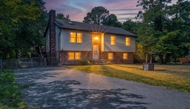 Lusby 5BD Family Home with Private Beach Access
