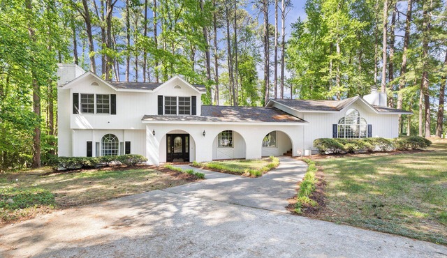 Luxe 4BR Estate Hot Tub, Game Room, Piano