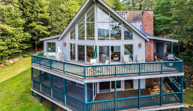Luxe Mountainside Home with Panoramic Valley Views in Quechee