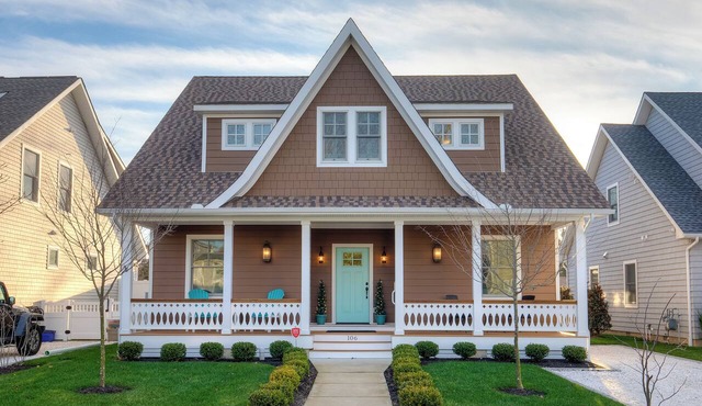 Luxurious 5 BR, 4 BA house, sleeps 14, walk/bike to beach in peaceful Cape May!